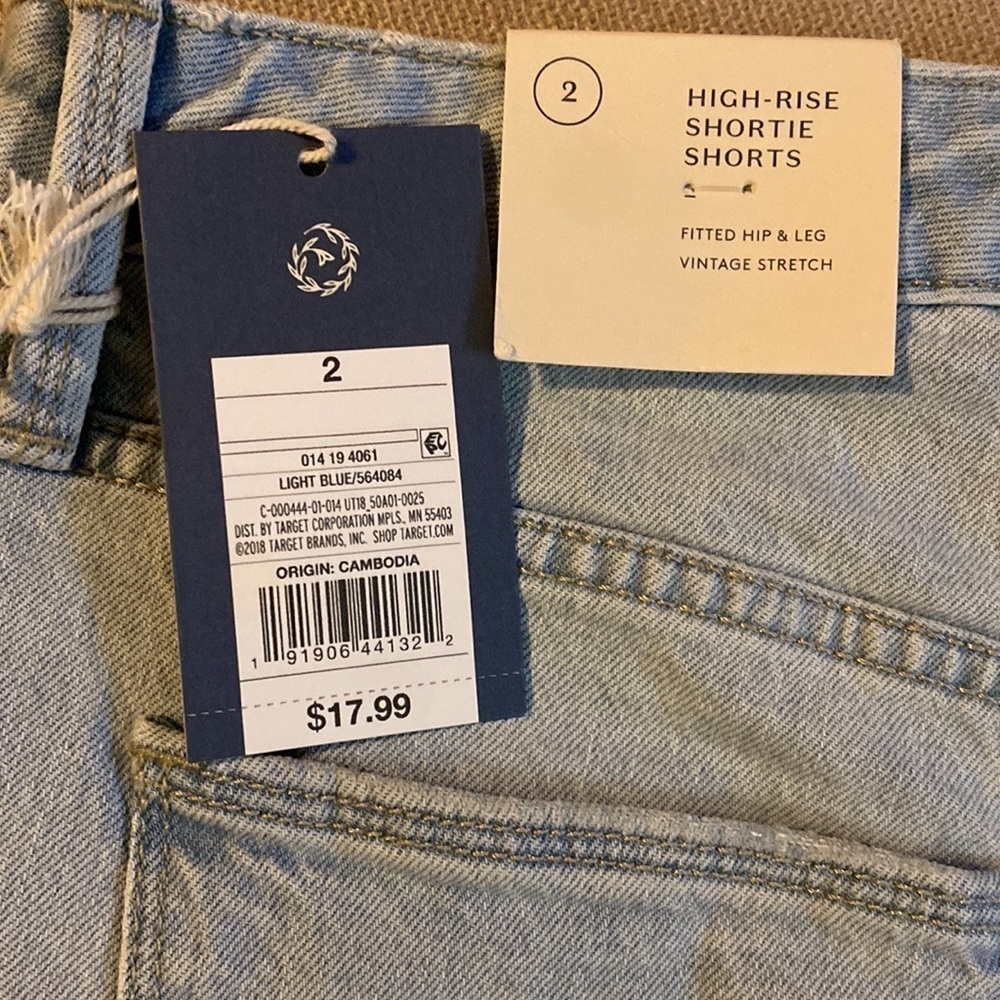 UNIVERSAL Thread Jean shorts Size 2 - Picture 10 of 10